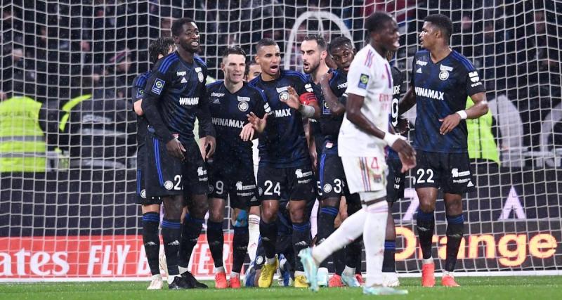  - L'Olympique Lyonnais battu par le RCSA, s'enfonce dans la crise