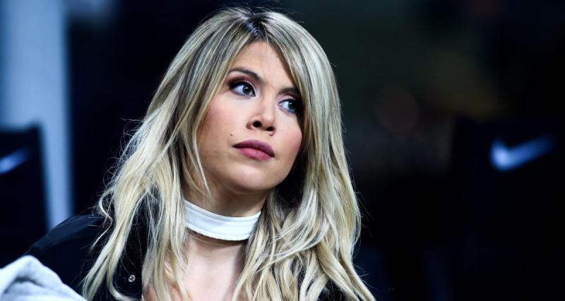  - PSG : Wanda Nara reluque son énorme popotin dans le miroir ! 