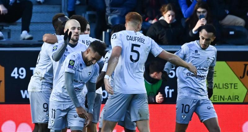  - Clermont enfonce Angers, l'OGC Nice tenu en échec à Reims, Brest rejoint par Toulouse