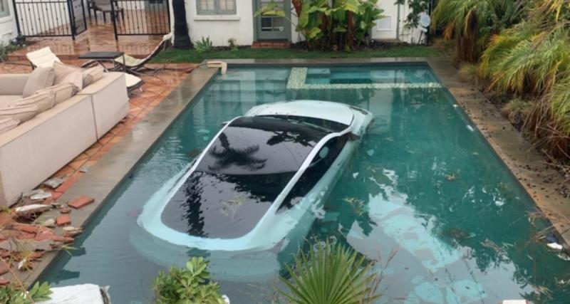  - Il confond la pédale de frein avec celle de l'accélérateur, sa Tesla finit dans une piscine