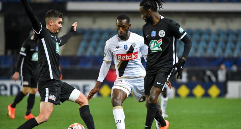  - "On n'oubliera jamais" : la belle émotion de Wacim Tine après l'élimination contre Angers