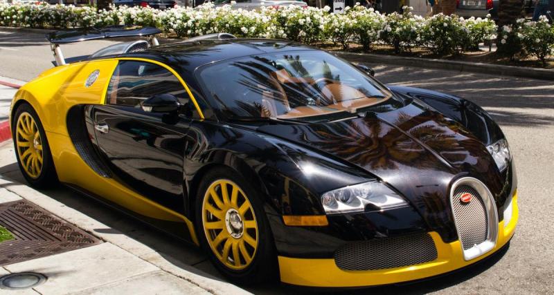  - Cette Bugatti se fait remettre à sa place par un simple piéton