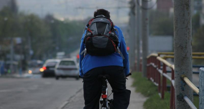  - Un cycliste filme les automobilistes sur leur téléphone, les twittos sont furieux contre lui