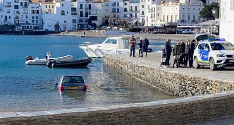  - Cette Twingo finit à l'eau, les twittos se régalent d'un parallèle avec la dernière chanson de Shakira