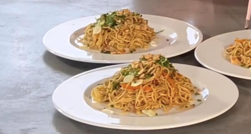  - Recette rapide : de délicieuses nouilles chinoises avec les restes du frigo !