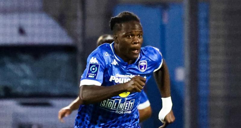  - Niort : Junior Olaitan inscrit un but sensationnel de plus de 50m ! 