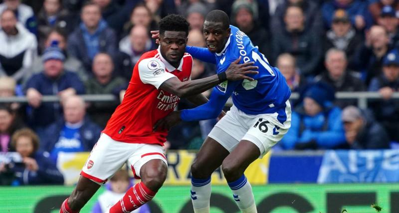  - 🚨 Everton - Arsenal : les Gunners s'inclinent, la Premier League relancée !
