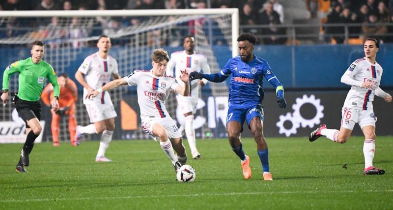  - L'OL douche Troyes juste avant la mi-temps