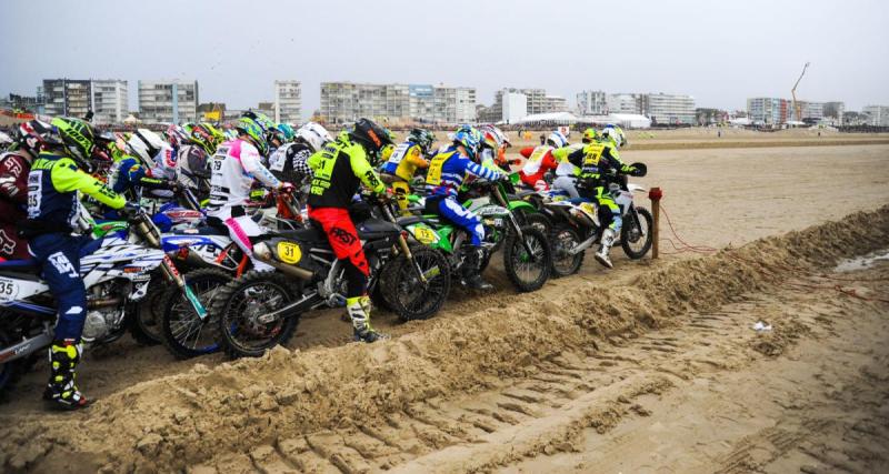  - Enduropale : Un pilote roule sur un concurrent à terre !