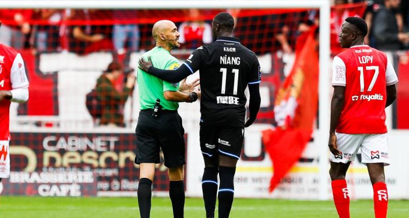  - Auxerre : Pélissier vole au secours de Niang, sifflé par le public de l'Abbé-Deschamps