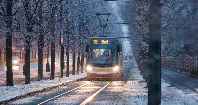  - Elle prend le volant après un apéro trop arrosé, se gare sur les rails du tramway et s’endort