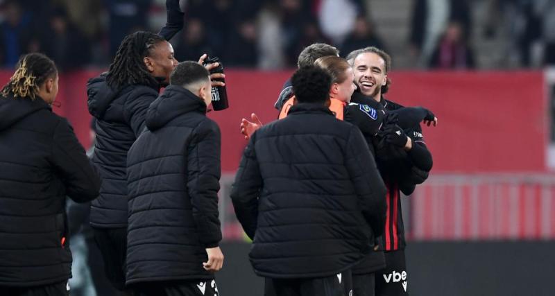  - Nice : quand les Aiglons entourent Brahimi lors de son interview d’après-match