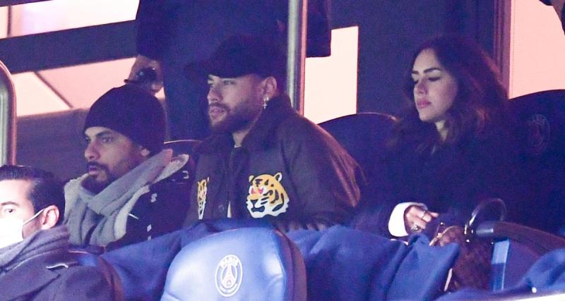  - PSG : Paris perd le Clasico, les WAGs parisiennes font la fête !