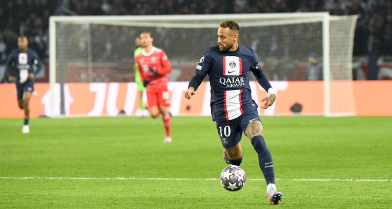  - PSG : Neymar en train de jouer au poker au lendemain de la défaite en C1