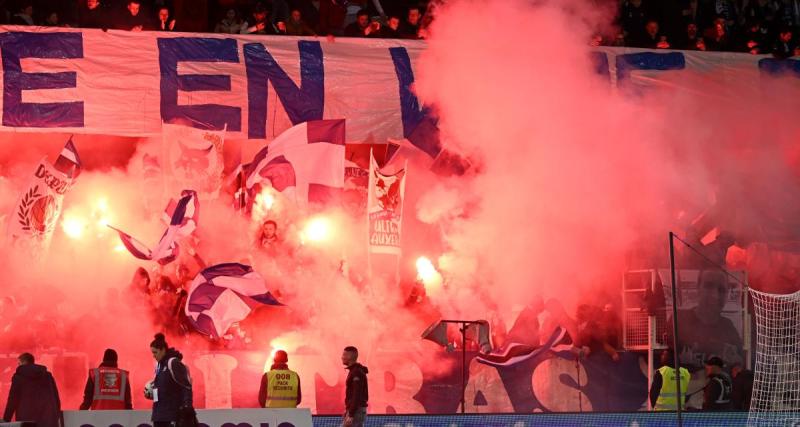  - L'OL mène face à l'AJ Auxerre malgré une bonne mi-temps des locaux