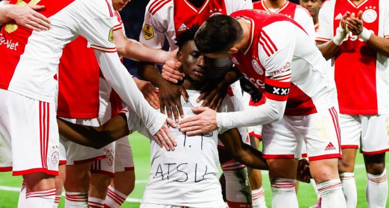  - Football : Le beau geste de l'arbitre de Sparta Rotterdam - Ajax après un hommage