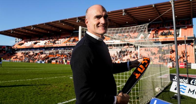  - Lorient : Loïc Féry piégé par des supporters lors du match face à Ajaccio