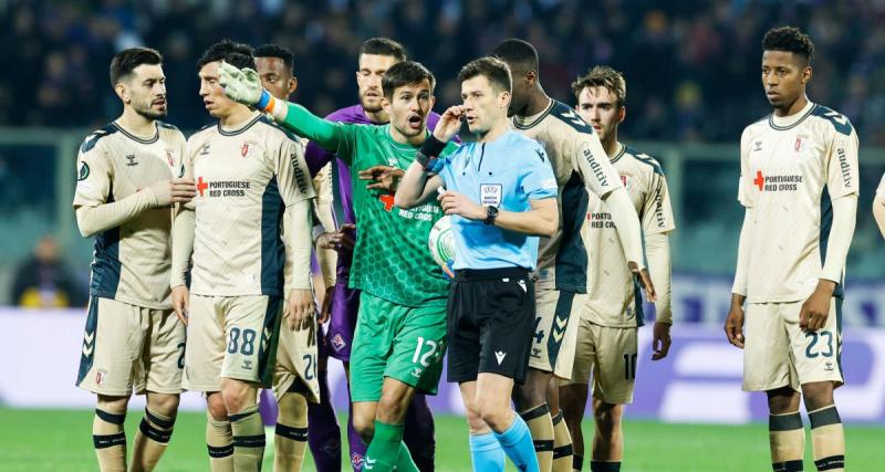  - Incroyable bug du VAR contre la Fiorentina, un arbitre français en première ligne