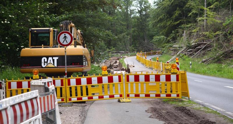  - La route est en travaux, cet automobiliste s'en fiche royalement