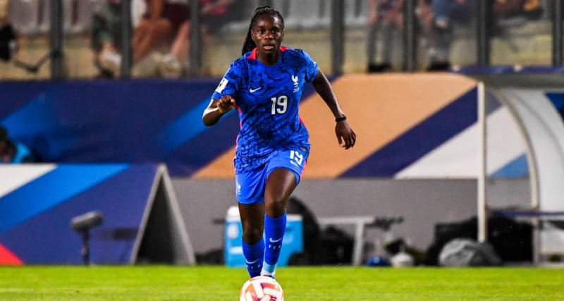  - Equipe de France (F) : Griedge Mbock soutient Renard et ses coéquipières !