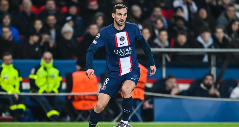  - OM - PSG : Fabian Ruiz remercie les supporters présents à l'entraînement au Parc des Princes