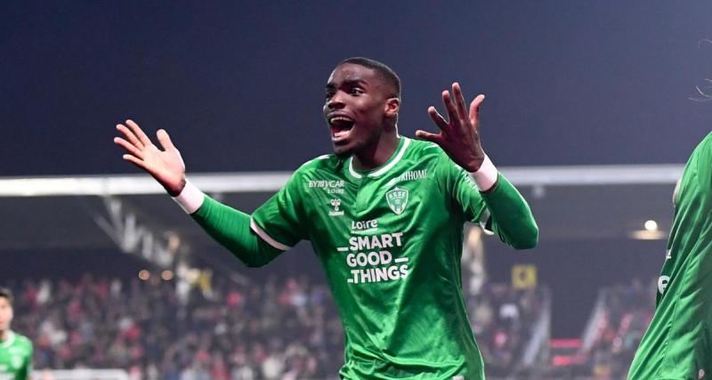  - ASSE : Niels Nkounkou récompensé pour son mois de feu
