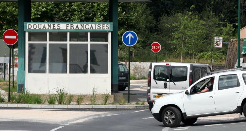  - 19 000€ planqués derrière l'autoradio de sa voiture, il explique vouloir en acheter une nouvelle