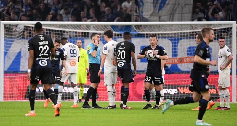  - Réduit à dix, l'OM résiste à Strasbourg à la pause