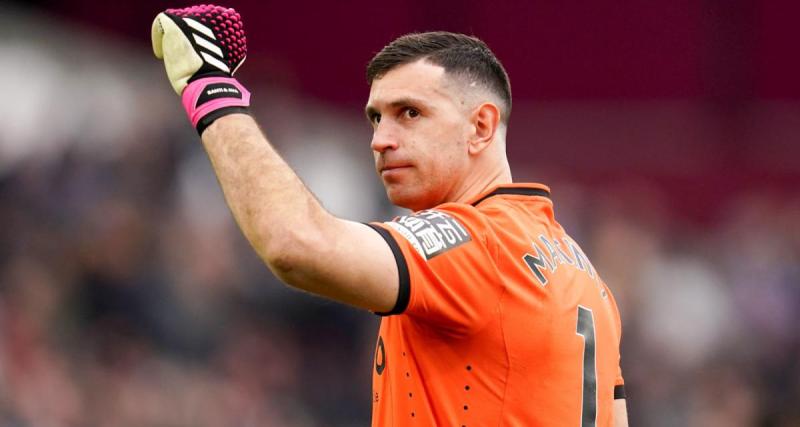 - Emiliano Martinez (Argentine) a vendu les gants utilisés en finale