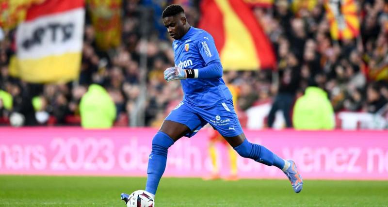  - La joie du vestiaire lensois après la sélection de Brice Samba en équipe de France