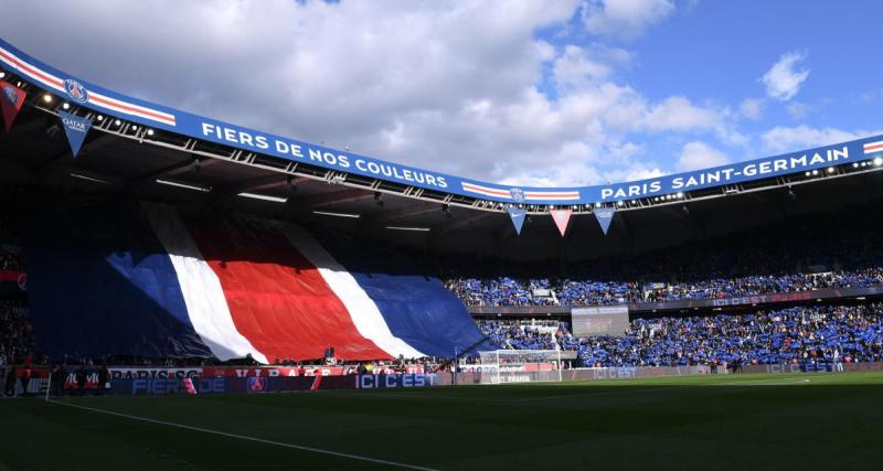  - PSG - Rennes : Kim Kardashian présente au Parc des Princes pour assister à la rencontre (VIDÉO)
