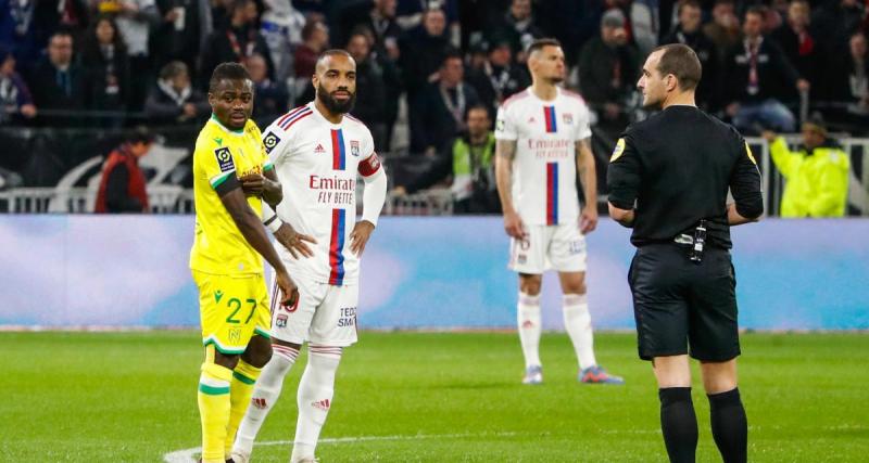  - OL – Nantes : « On a le droit ? »... Quand Lacazette s'agace contre l'arbitre équipé d'un micro