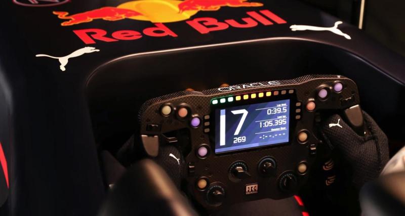  - Basé sur la RB18 de Red Bull, ce simulateur de F1 permet de se prendre pour Max Verstappen