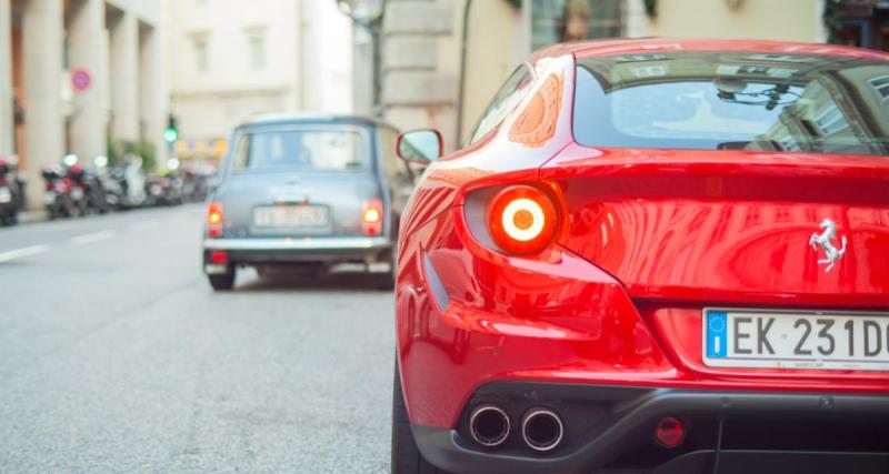  - Il roule en Ferrari dans une zone piétonne, le conducteur prend près de 500€ d'amende