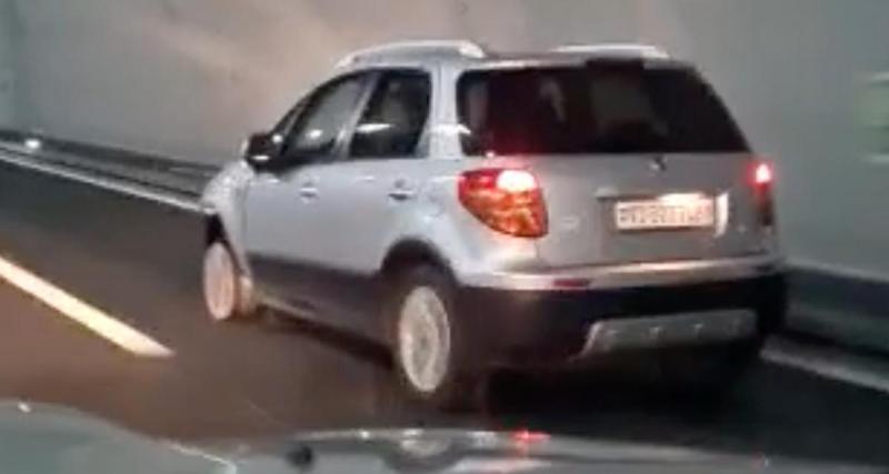  - Il manque un pneu et un phare à cette voiture, ça ne l'empêche pas de prendre l'autoroute