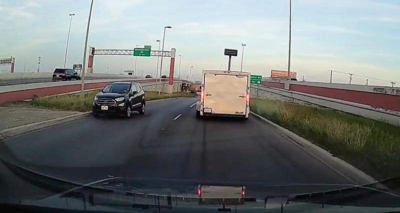  - Cet automobiliste est parti pour entrer sur l'autoroute à contresens, personne ne lui dit rien