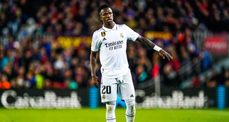  - Barcelone - Real Madrid : un joueur des Merengue allume un élément du Barça en plein match