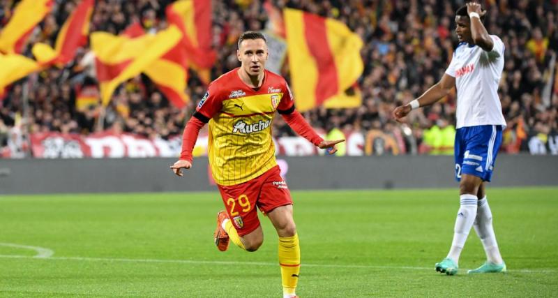  - Le RC Lens vire en tête à la pause face au RC Strasbourg 