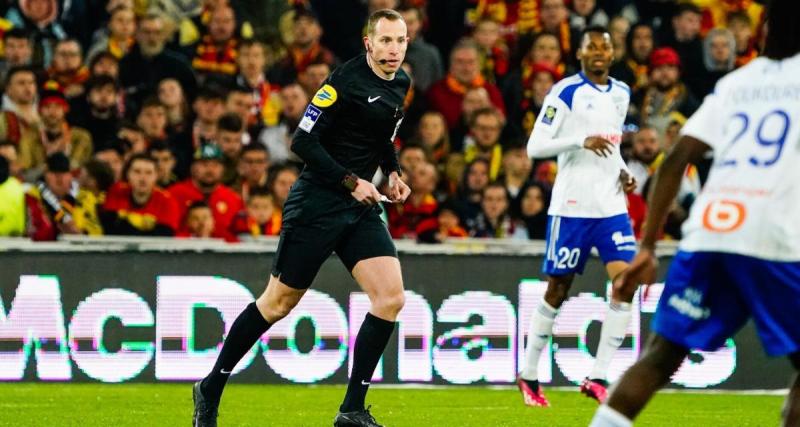  - Lens - Strasbourg : changement d'arbitre en pleine rencontre (Vidéo)