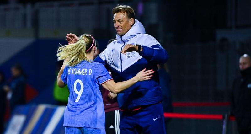  - Equipe de France (F) : la magnifique communion entre Renard et ses joueuses après le récital contre la Colombie !