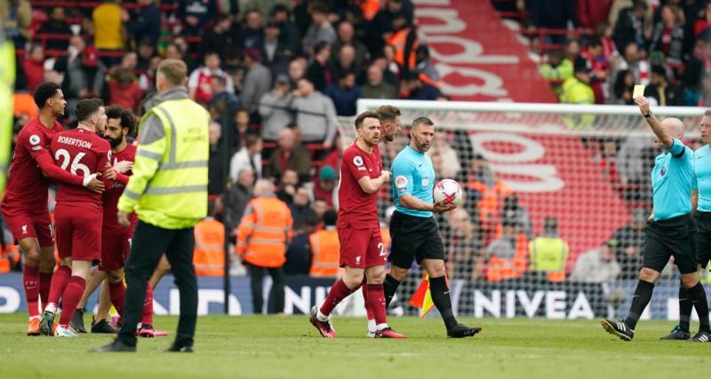  - Liverpool – Arsenal : Robertson frappé par un arbitre, Roy Keane le traite de « gros bébé »