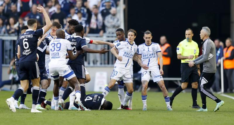  - Bordeaux - Bastia : Tom Ducrocq présente ses excuses à Malcom Bokele