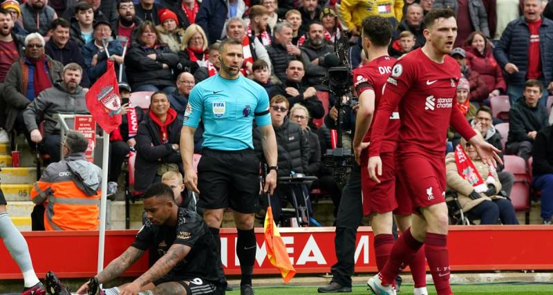  - Liverpool : l'arbitre qui a frappé Robertson ne sera pas sanctionné