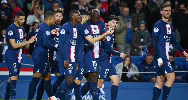  - Plombé par un rouge, Lens coule à Paris à la pause