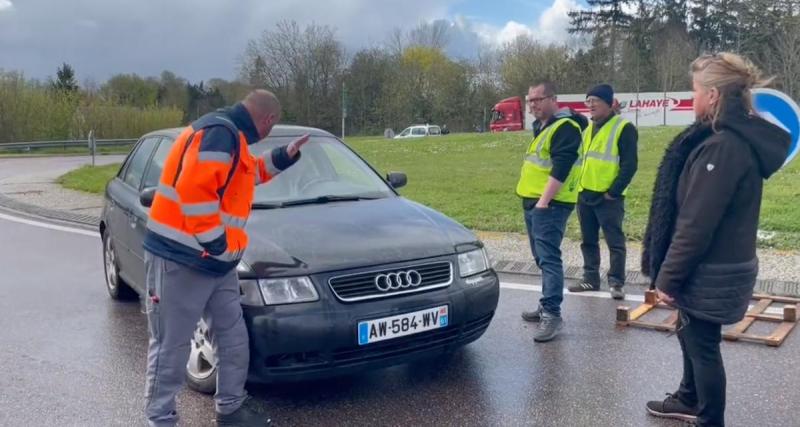  - La route est bloquée par des manifestants, cette automobiliste perd patience et se fait punir