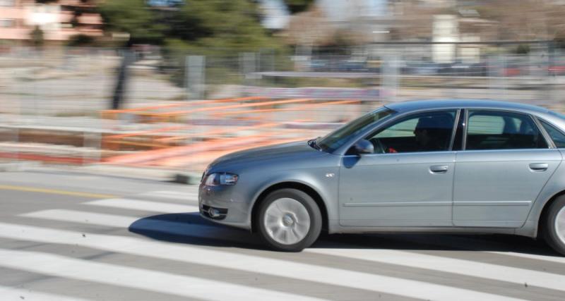  - Il emprunte la voiture de sa sœur pour se promener, le problème c'est que le conducteur n'a pas le permis