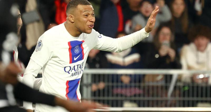  - Ligue 1 : grâce aux fulgurances de Mbappé, le PSG mène à la pause contre Angers