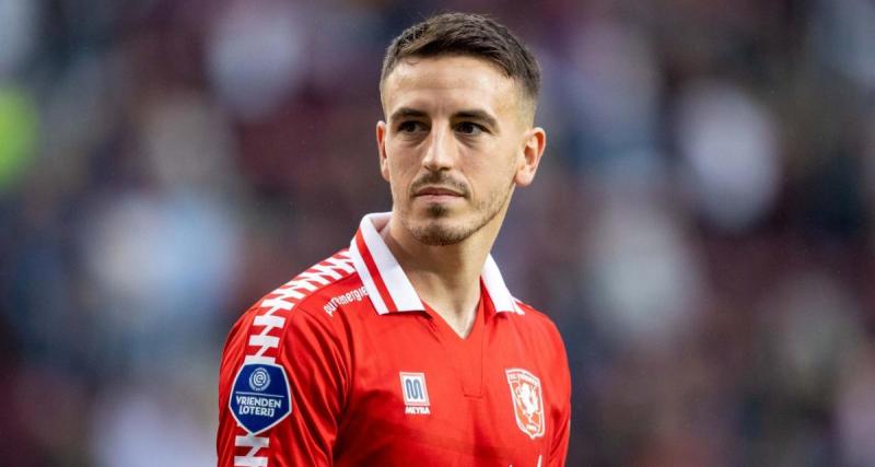  - Pays-Bas: le geste fou de l'entraîneur adjoint du Sparta Rotterdam pour empêcher l'adversaire de marquer