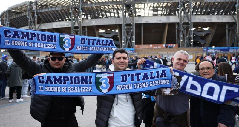  - Naples : un accueil totalement incroyable des supporters à l'aéroport après le succès face à la Juventus
