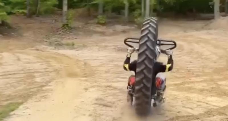  - Ce motard pilote un véhicule assez spécial, les fans de Star Wars vont certainement apprécier !